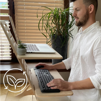 Bureau réglable en contreplaqué avec deux étagères